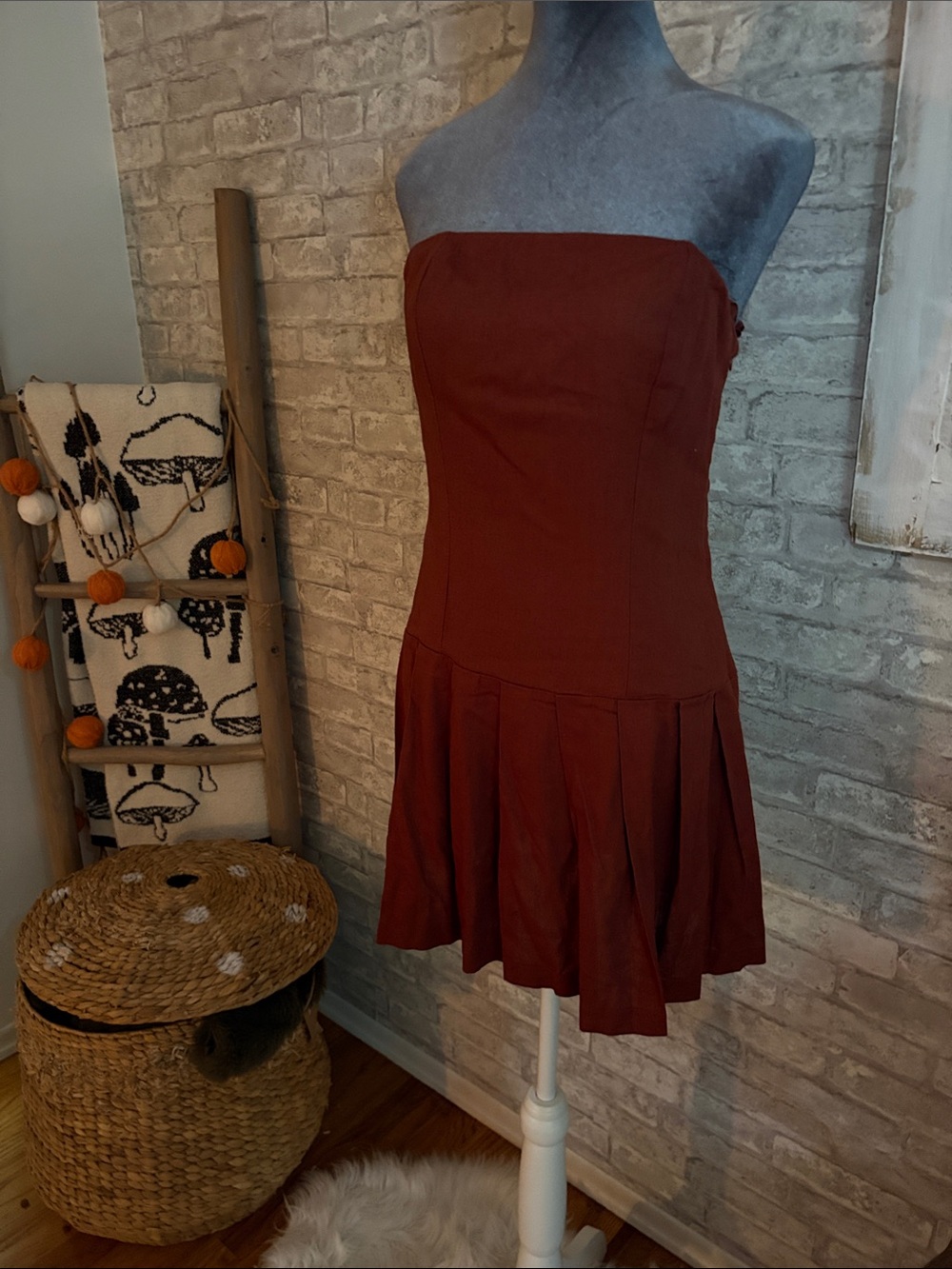Strapless Pleated Skirt Dress in Rust brown